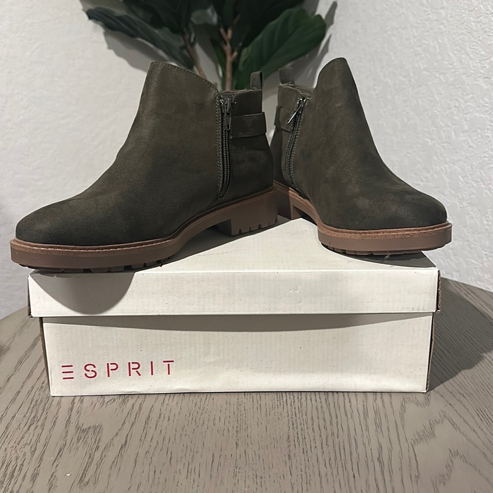 Esprit Suede Olive Booties